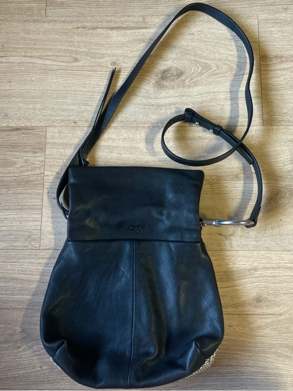 Vince CAMUTO Black and White Snakeskin Patterned Genuine Leather Crossbody Bag - Picture 8 of 8